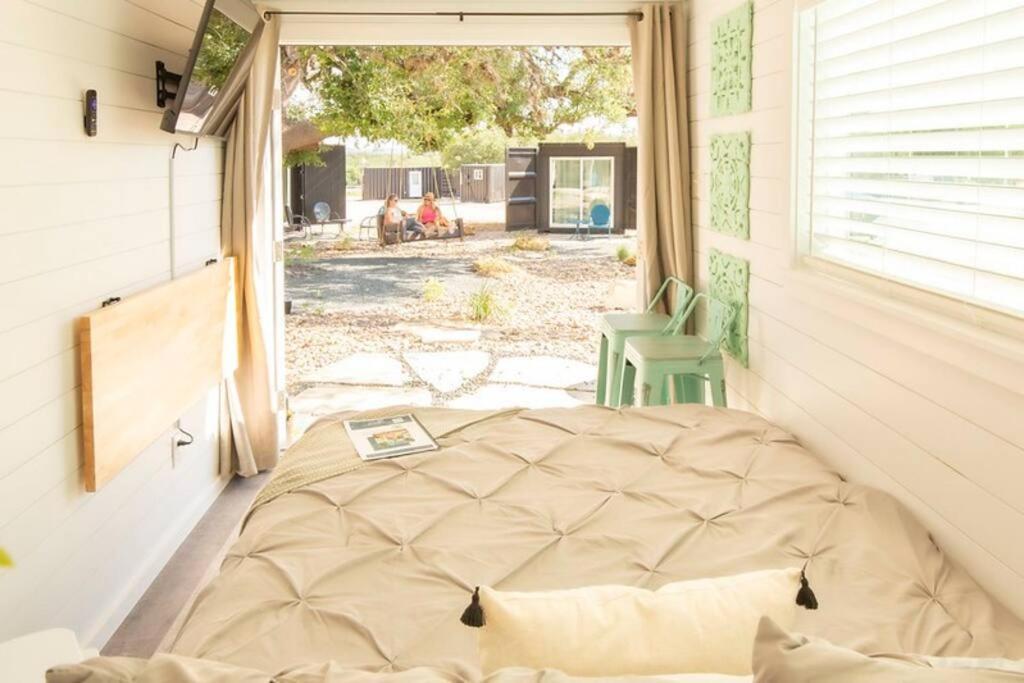 The Container Retreat @ 290 Wine Trail #10 Welcome Friends! Hye Exterior foto